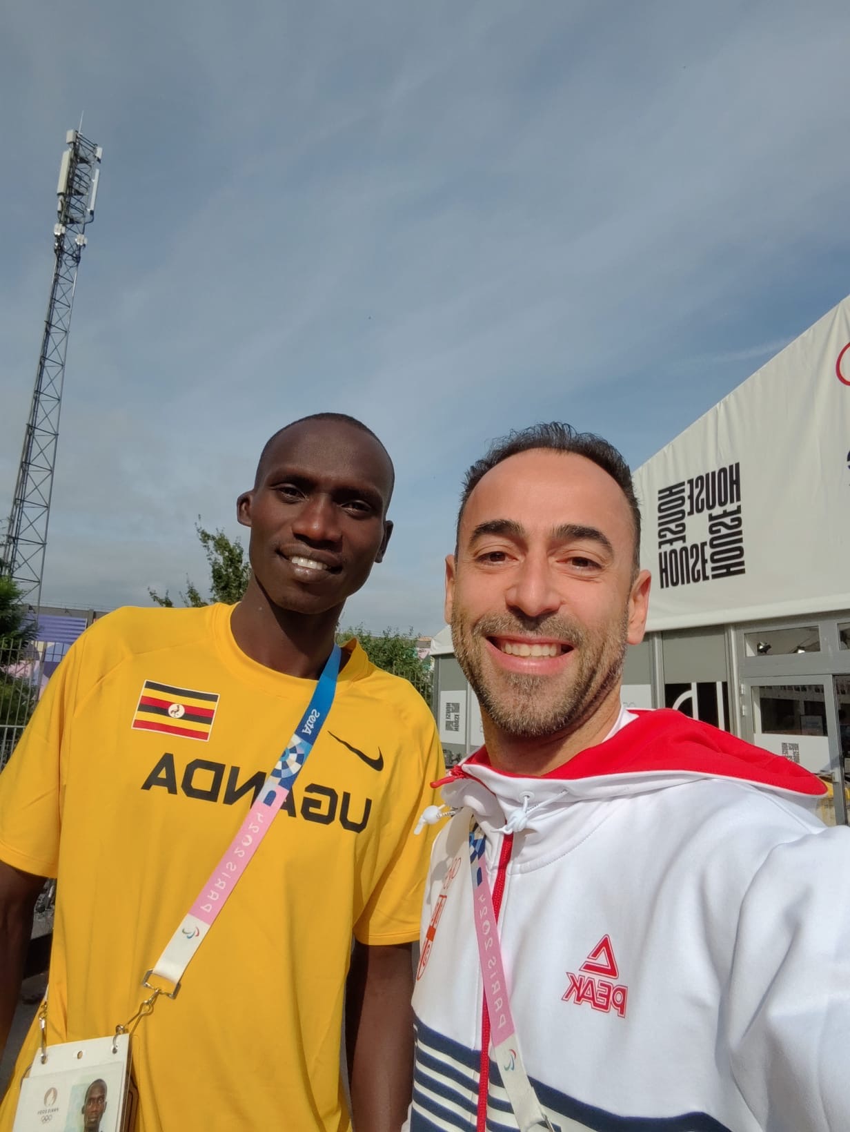 Toni Tomé con Joshua Cheptegei