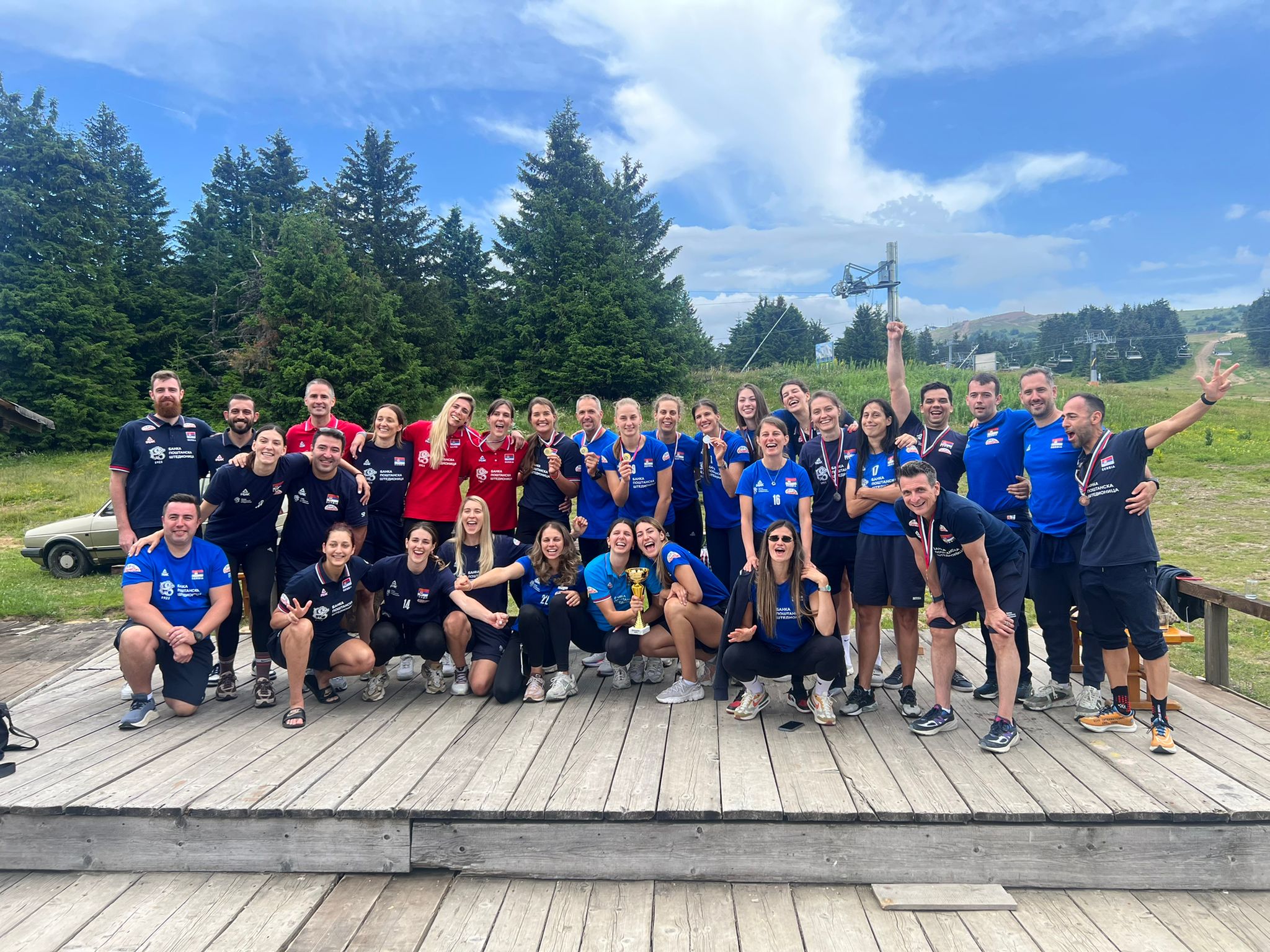 Toni Tomé con el equipo nacional serbio de voleibol femenino